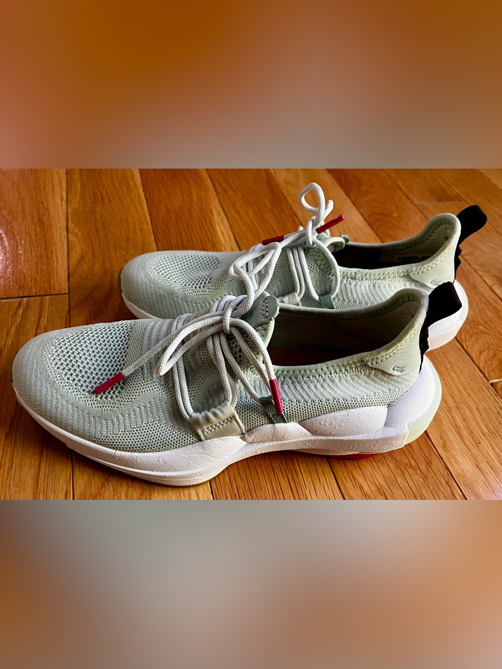 Women’s lightweight sorel kinetic impact lace sneakers size 8